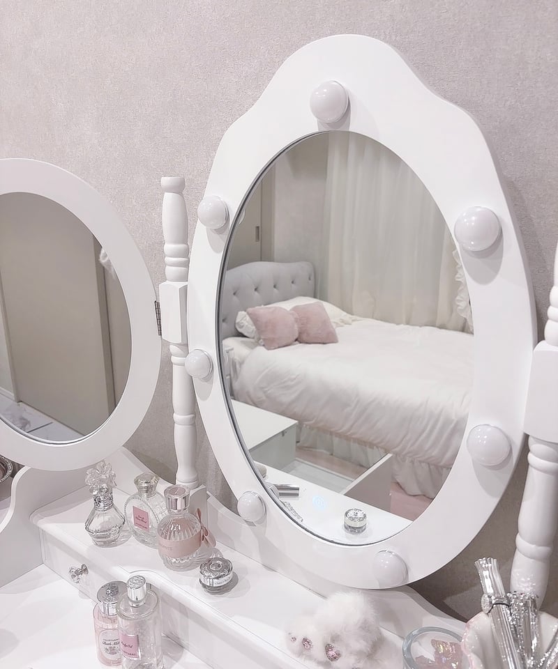 ラウンドライト付きクリスタルドレッサー | LARME de LAPIN