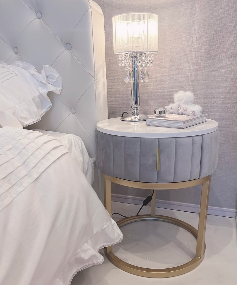 ベッドサイドテーブル - bedside table