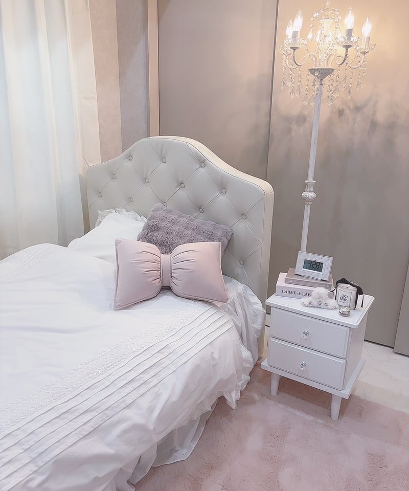 【新品】フェミニン　ホワイトチェスト　クリスタルハンドル　アウトレット 新品】フェミニン ホワイトチェスト クリスタルハンドル アウトレット