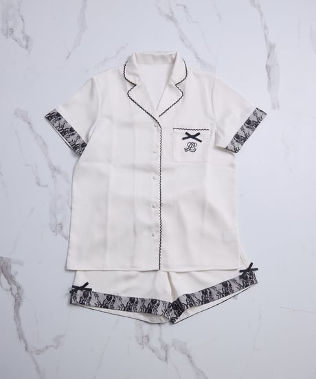 ロゴ刺繍サテンパジャマ