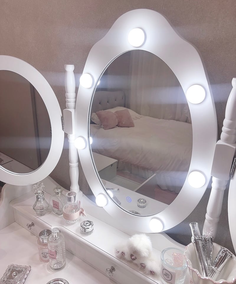 ラウンドライト付きクリスタルドレッサー | LARME de LAPIN