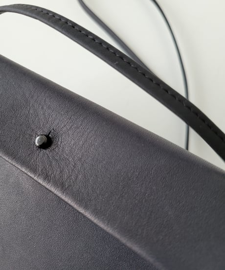 mercredin. enveloppe shoulder black