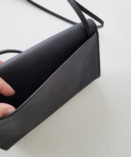 mercredin. enveloppe shoulder black