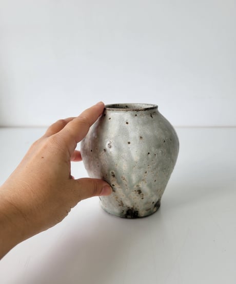 竹本ゆき子　花器　粉引灰釉