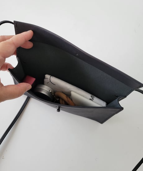 mercredin. enveloppe shoulder black