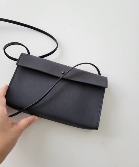 mercredin. enveloppe shoulder black