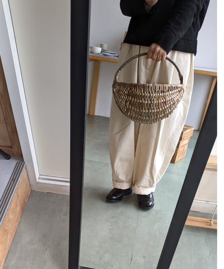 ヘーゼルナッツのカゴ　リトアニア