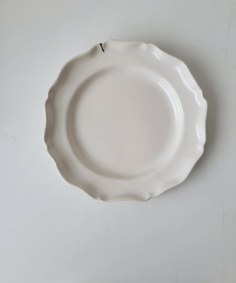 河合竜彦 白釉レリーフ皿M(アートピースの器) | M a t o ,,t o o l s