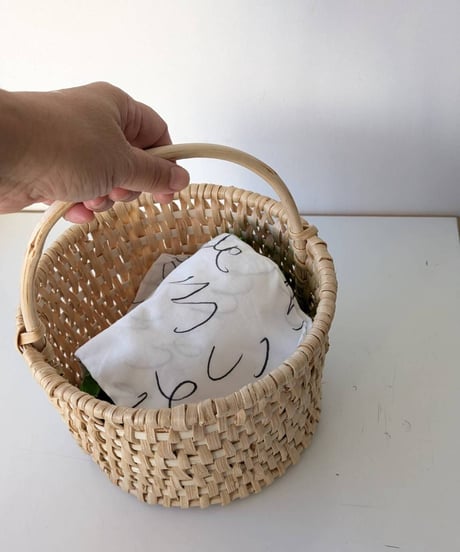 松の根のカゴ　サークル　リトアニア