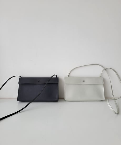 mercredin. enveloppe shoulder black