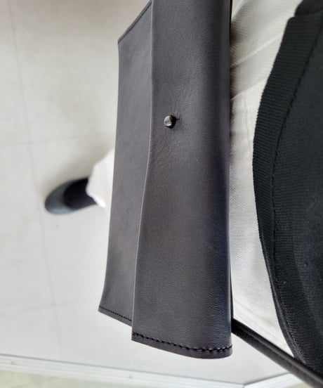 mercredin. enveloppe shoulder black
