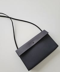 mercredin. enveloppe shoulder black
