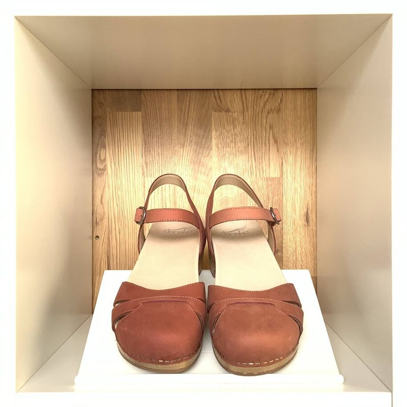 半額 セール] ダンスコ ベッツィー シナモン ミルドヌバック 撥水加工