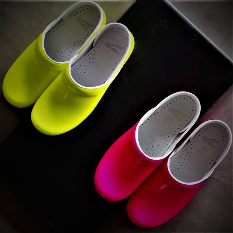 やまだ ☆dansko☆プロフェッショナル☆総柄エナメルレザースリッポン☆ 半額 セール] ダンスコ dansko プロフェッショナル イエロー