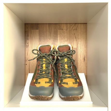[半額 セール] ダンスコ ポジー パイン スエード ウォータープルーフ 撥水加工  Vibramソール アウトレット