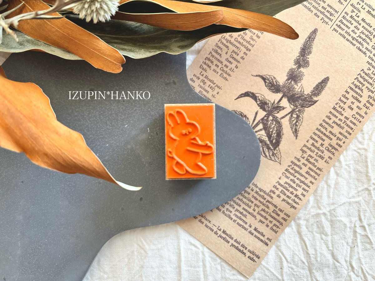 切手を持ってくれるうさぎ ＊ ラバースタンプ | IZUPIN＊HANKO