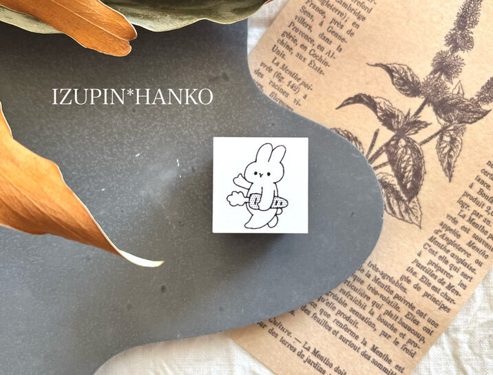 にんじんを持ったうさぎちゃん ＊ ラバースタンプ | IZUPIN＊HANKO