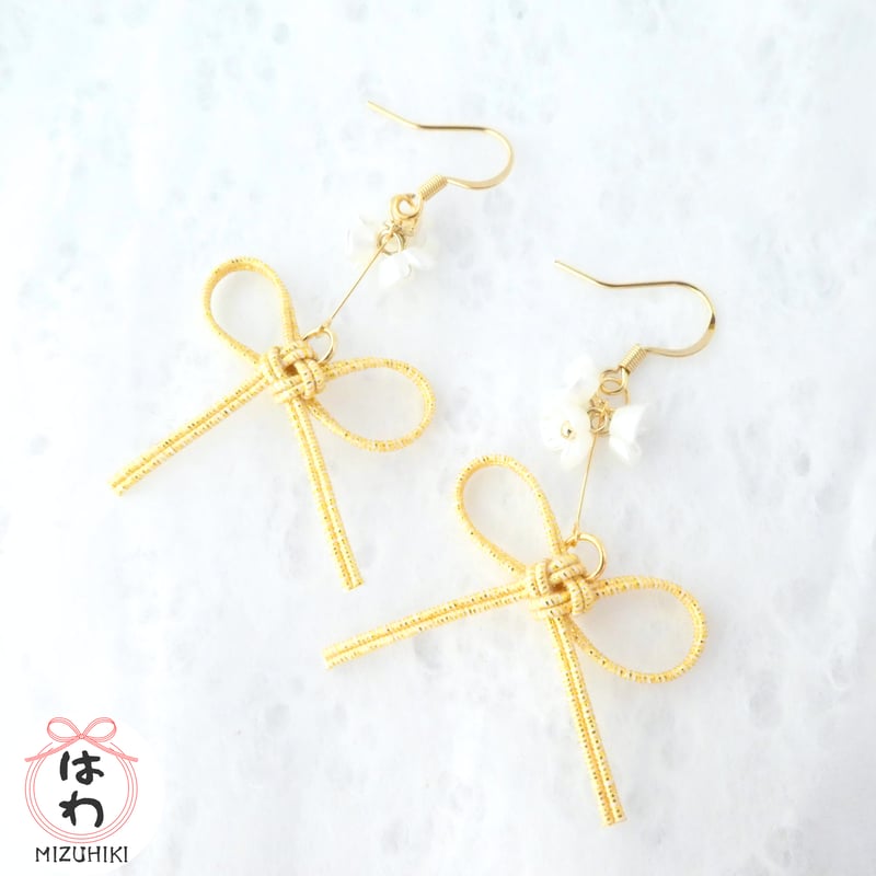 水引 叶結びのリボン ピアス/イヤリング 濃ゴールド | はわ-MIZUHIKI-