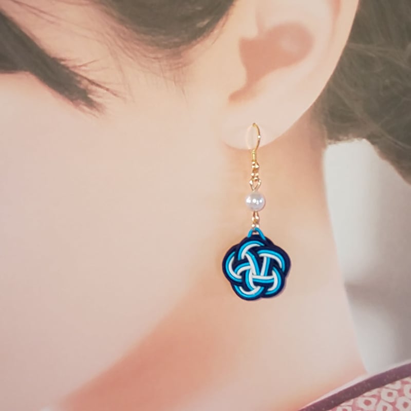 水引ピアス(イヤリング)　梅結びとコットンパール　ハンドメイド　水引アクセサリー 水引ピアス(イヤリング) 梅結びとコットンパール ハンドメイド 水引