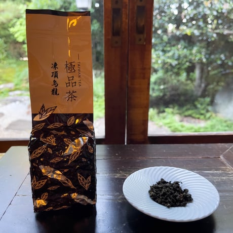 凍頂烏龍茶 『 台湾で一番ポピュラーな烏龍茶。焙煎による 芳ばしい香り 』