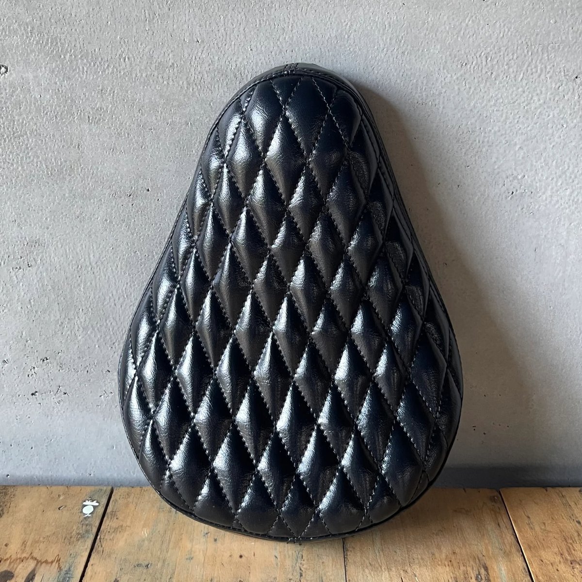 ブラック ダイヤモンドキルティング バイクシート ガンファイターシート ダイヤモンドステッチ 2023年以降 FXBR