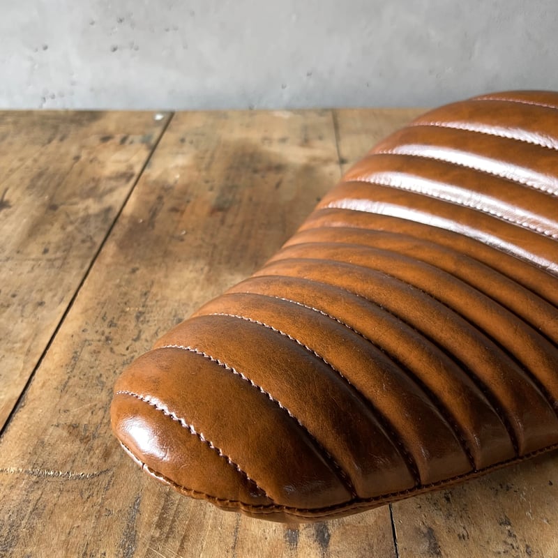 SOFTAIL THUNDER専用 横ステッチタックロールシート・ブラウン