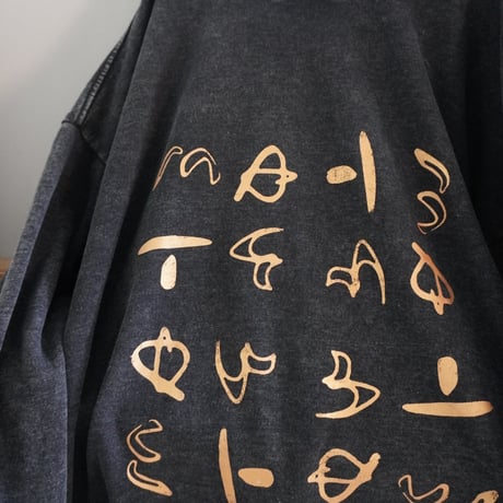 mate sweat black × gold