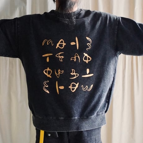mate sweat black × gold