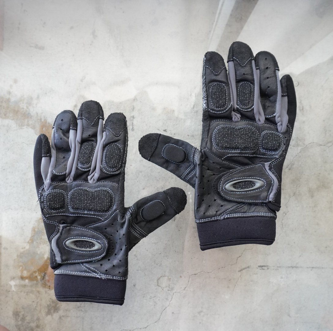 未使用　OAKLEY　オークリー　ファクトリーパイロットグローブ　黒 オークリー ファクトリーパイロットグローブ2 0 ブラック サイズ