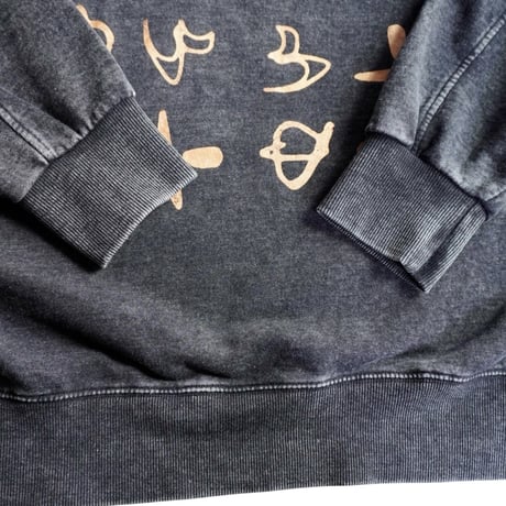 mate sweat black × gold