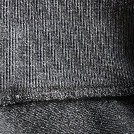 mate sweat black × gold