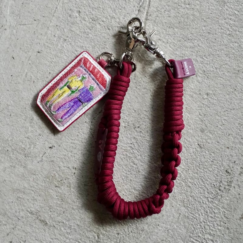 A SCENE × CONVENIENCE YOUNG Design paracord str