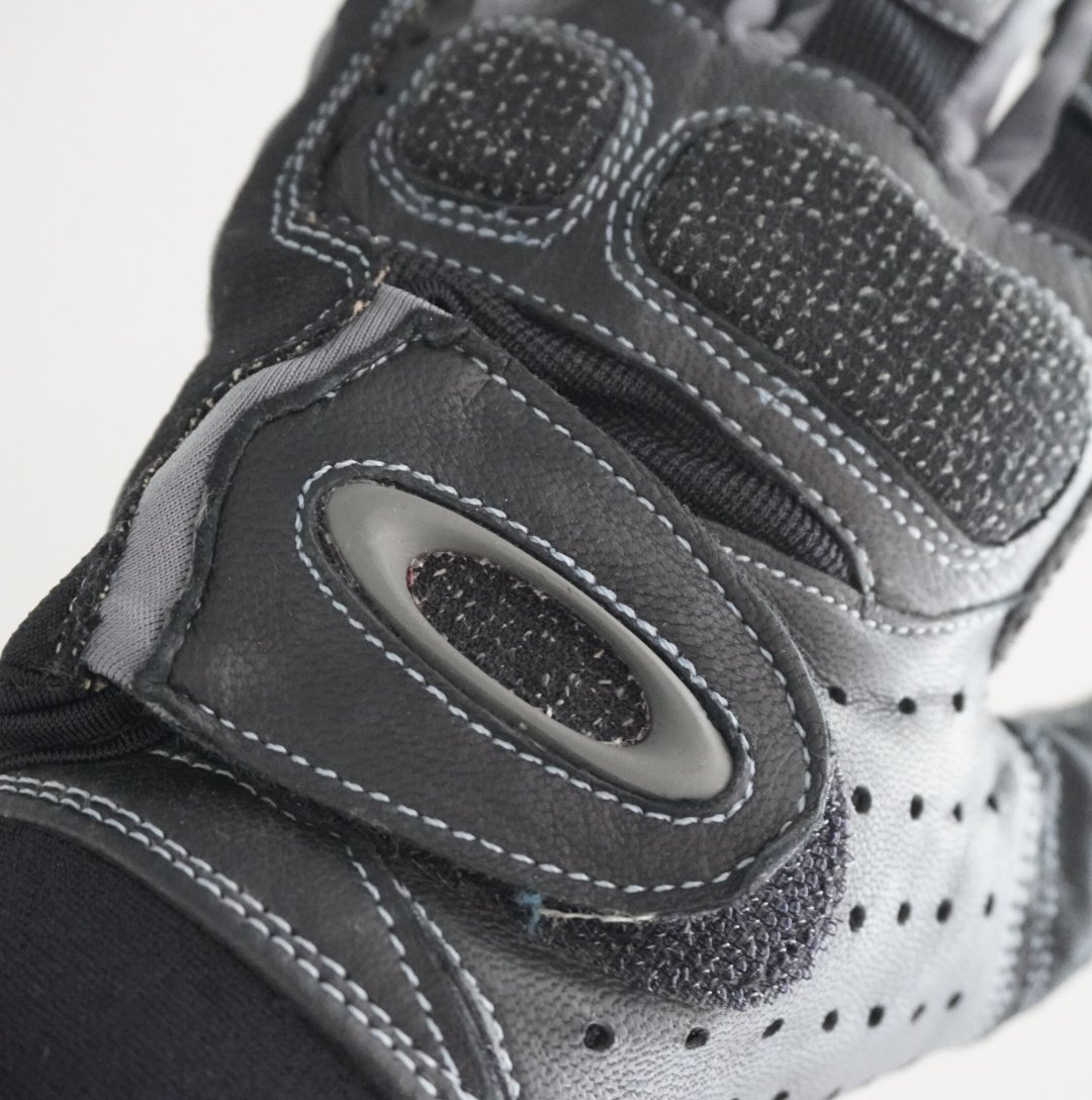 未使用　OAKLEY　オークリー　ファクトリーパイロットグローブ　黒 オークリー ファクトリーパイロットグローブ2 0 ブラック サイズ