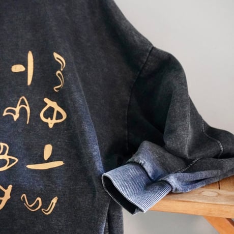 mate sweat black × gold