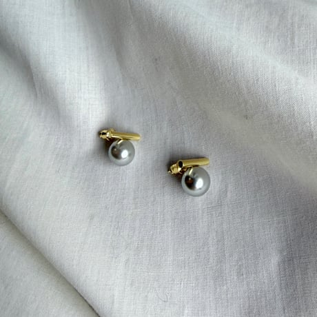 グレーパールコロンバーピアス