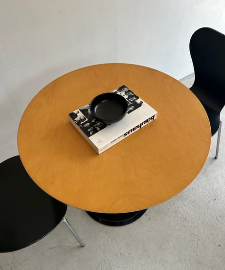 Round Table
