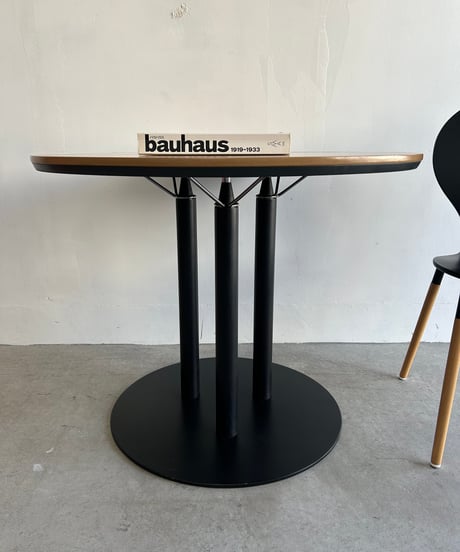 Round Table