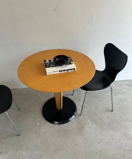 Round Table