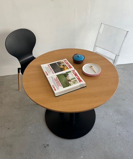 Round Table