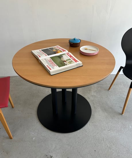 Round Table