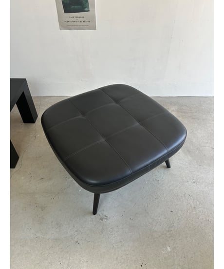 WALTER KNOLL, Leather Ottoman
