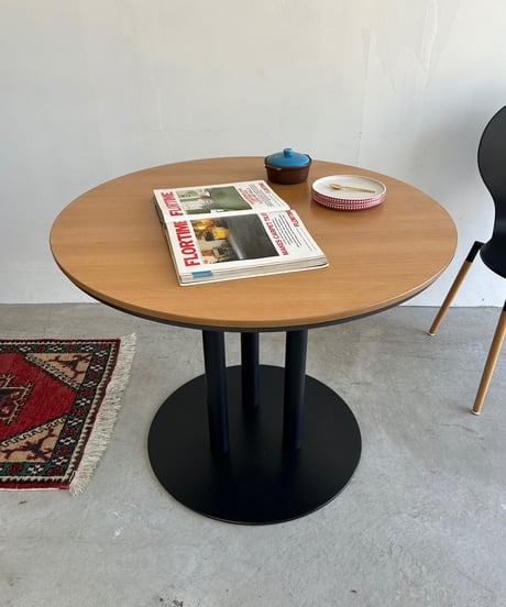 Round Table