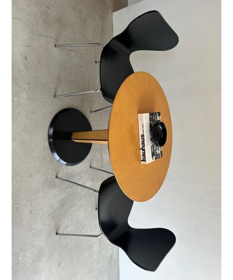 Round Table