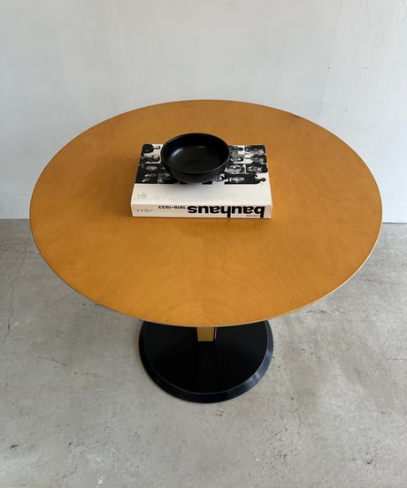 Round Table