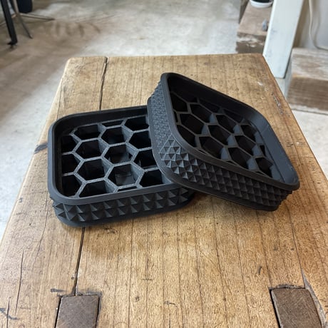 UKEZARA SQUARE STUDS  M
