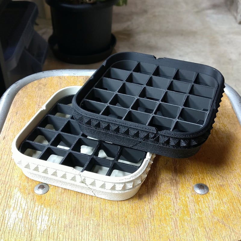UKEZARA SQUARE STUDS LL | PLANTISTIC!