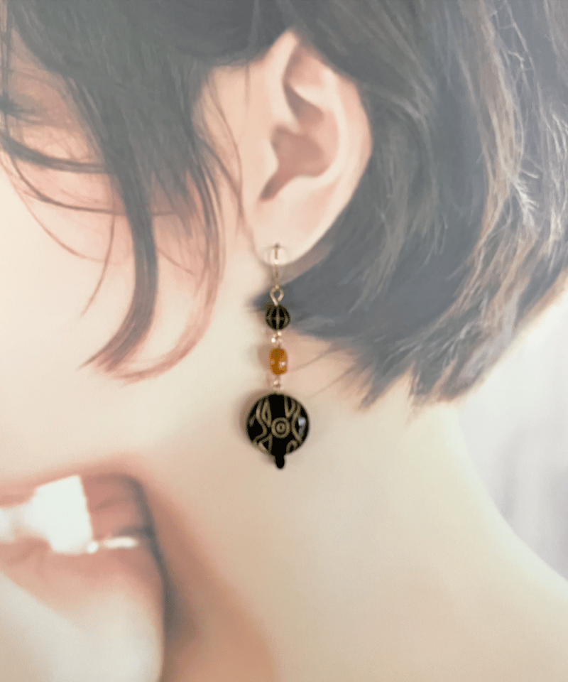 シェル&BKビーズピアス | Luca 