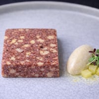 牛肉とフォアグラ、黒トリュフのテリーヌ