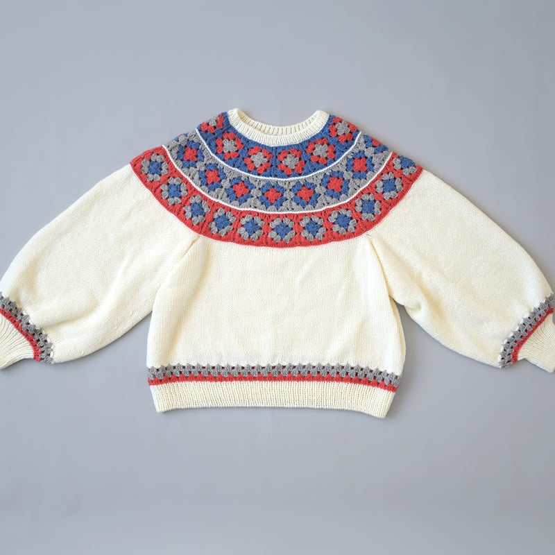 112（藤本奈々子）のグラニースクエアで作るヨークセーター