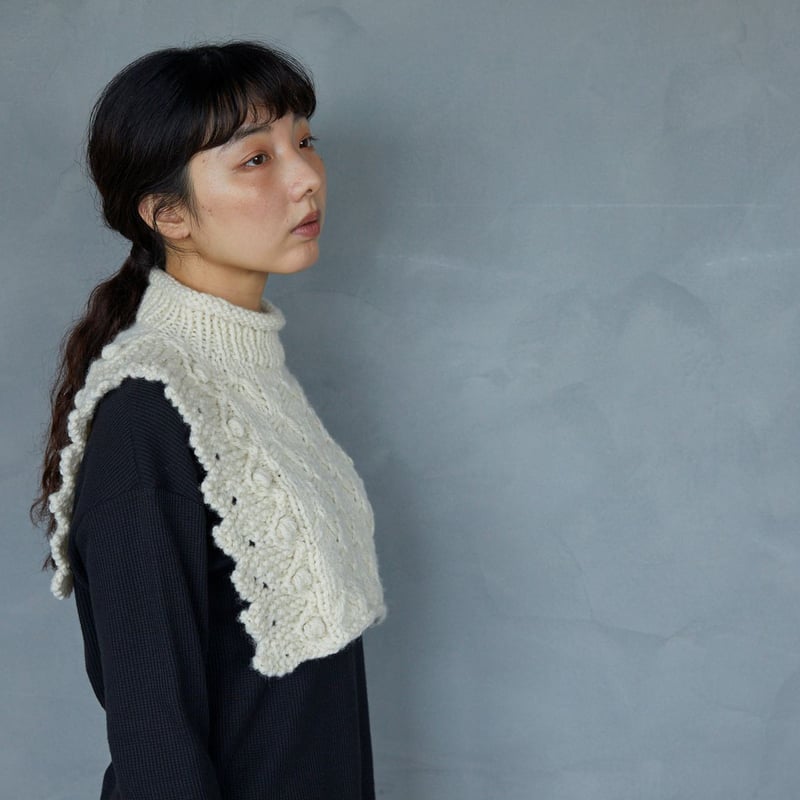 宇野千尋のクロス模様のケープ（ネックウォーマー)キット（糸と書籍